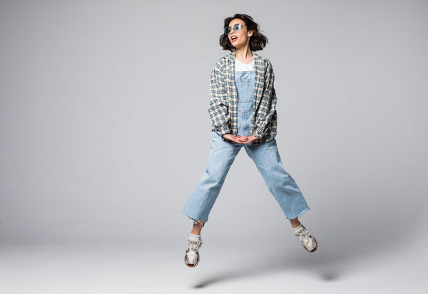 Szerokie spodnie,  jak je nosić?